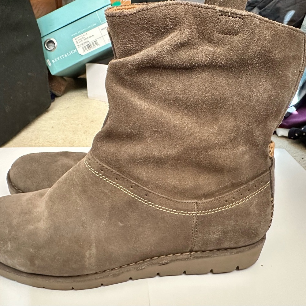 Clarks Taupe Suede Winter Boots